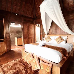 bumbung-sari-villa.ubudhotelsnow.com/