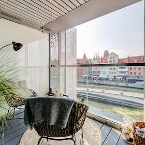 the-black-crane-apartment.gdanskhotel.org/
